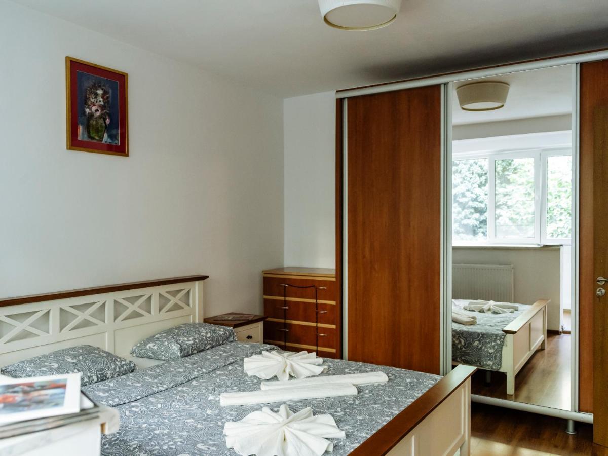 Old Town Historic Apartment With Backyard Mini Park Бухарест Екстер'єр фото