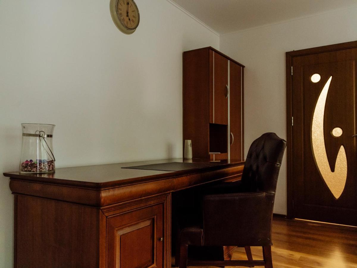 Old Town Historic Apartment With Backyard Mini Park Бухарест Екстер'єр фото