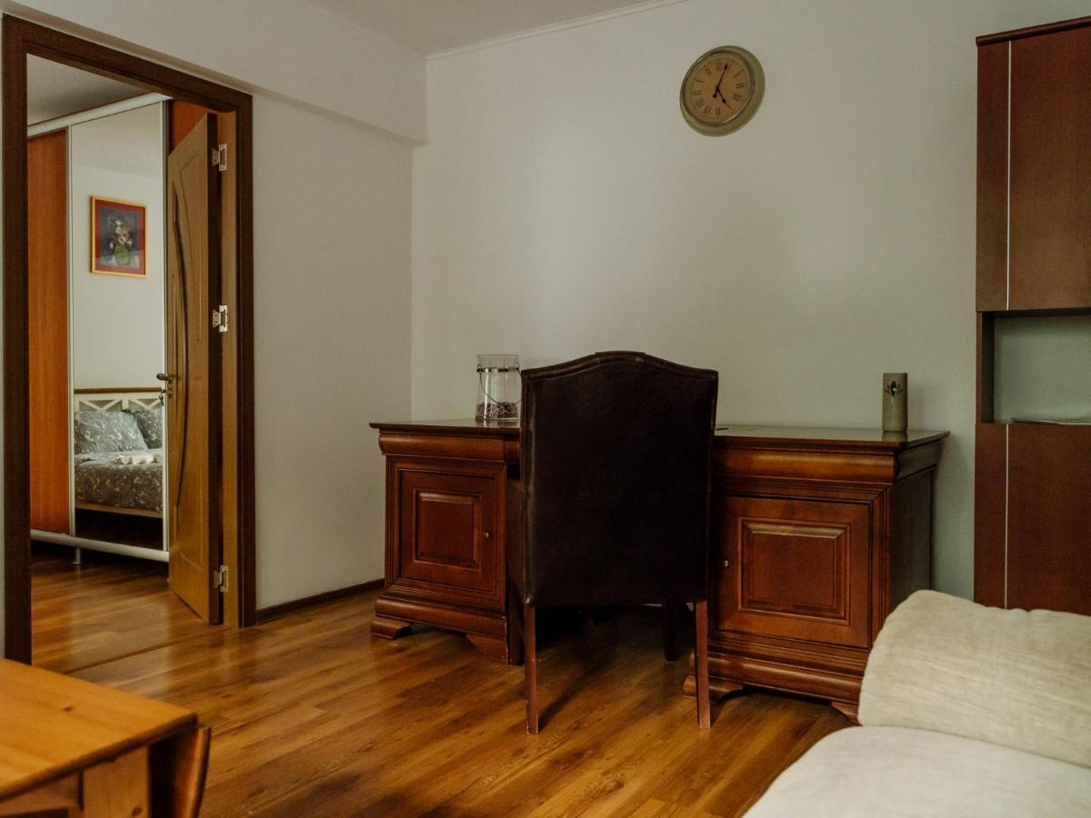 Old Town Historic Apartment With Backyard Mini Park Бухарест Екстер'єр фото