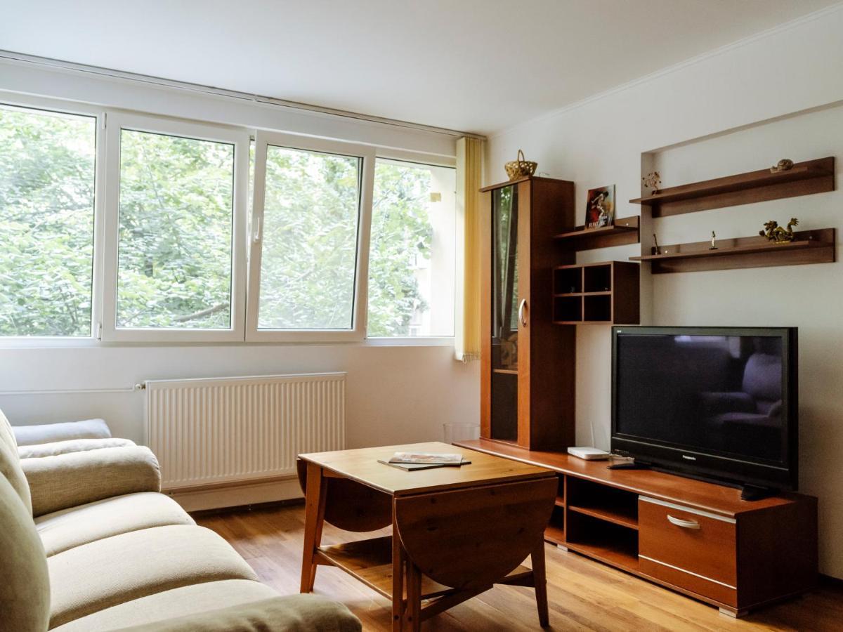 Old Town Historic Apartment With Backyard Mini Park Бухарест Екстер'єр фото