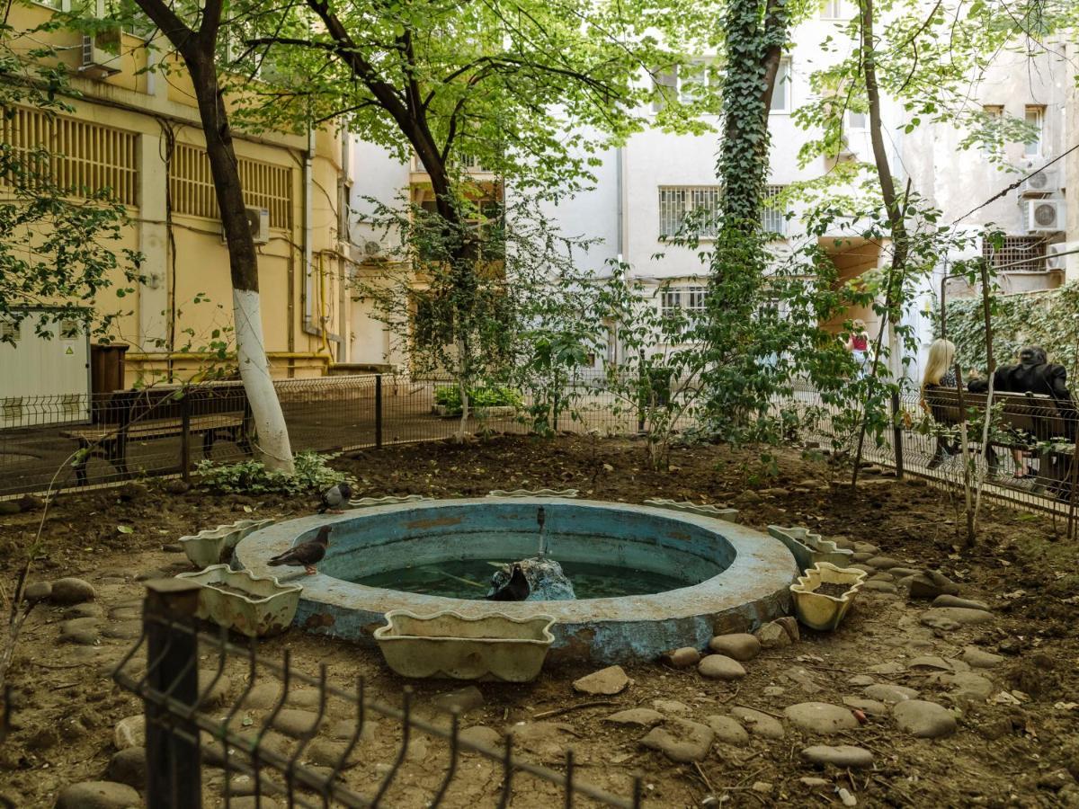 Old Town Historic Apartment With Backyard Mini Park Бухарест Екстер'єр фото